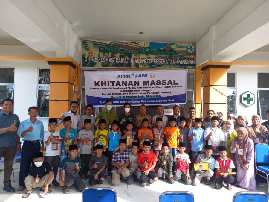 Bersama PT RAPP Forum Mahasiswa Kecamatan Pangean (FMKP) Sukses Adakan Khitanan Massal