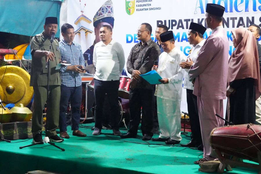 Bupati Kuansing Gelar Audiensi dengan Warga Desa Muara Bahan, Janji Lanjutkan Pembangunan