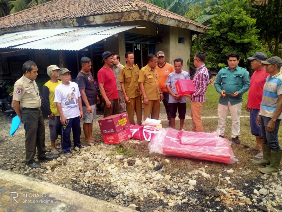 Camat Salurkan Bantuan Bupati Untuk Korban Kebakaran, Baznas Janji Sepekan Tentukan Bantuan