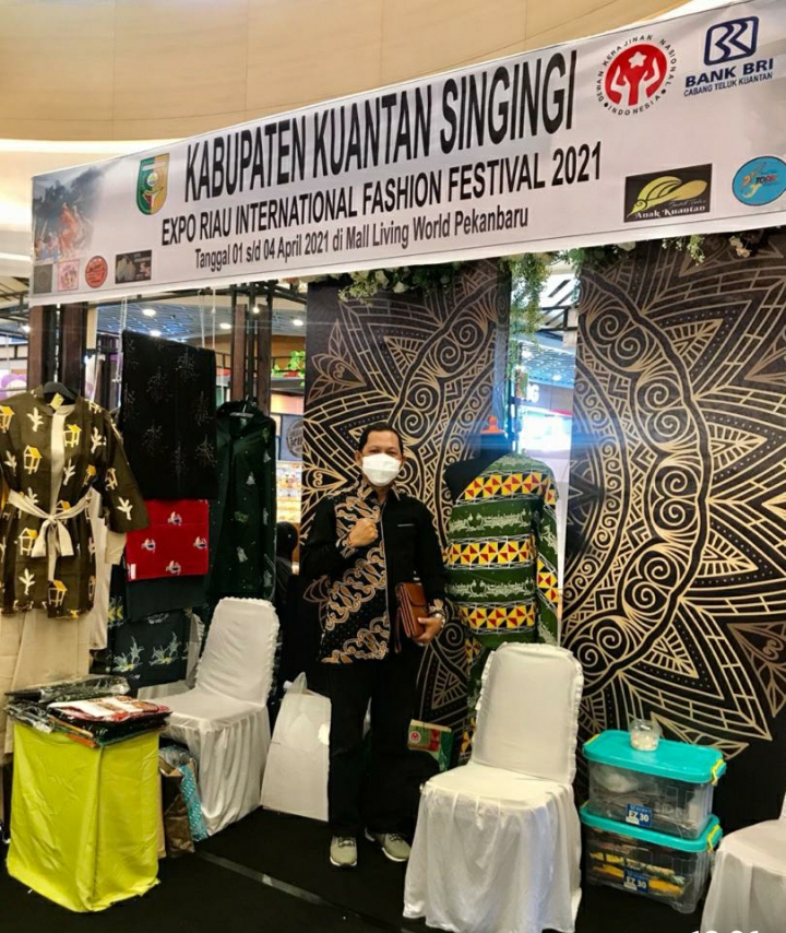 Dekranasda Kuansing Tampilkan Batik dan Songket di Ajang Festival Internasional Fashion 2021