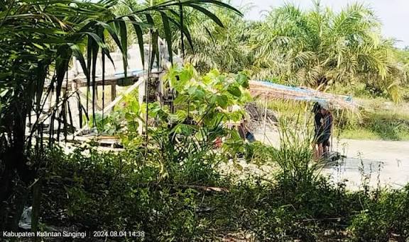 Puluhan Rakit PETI Beroperasi Bebas, Warga Desak Penindakan Tegas di Pasir Emas