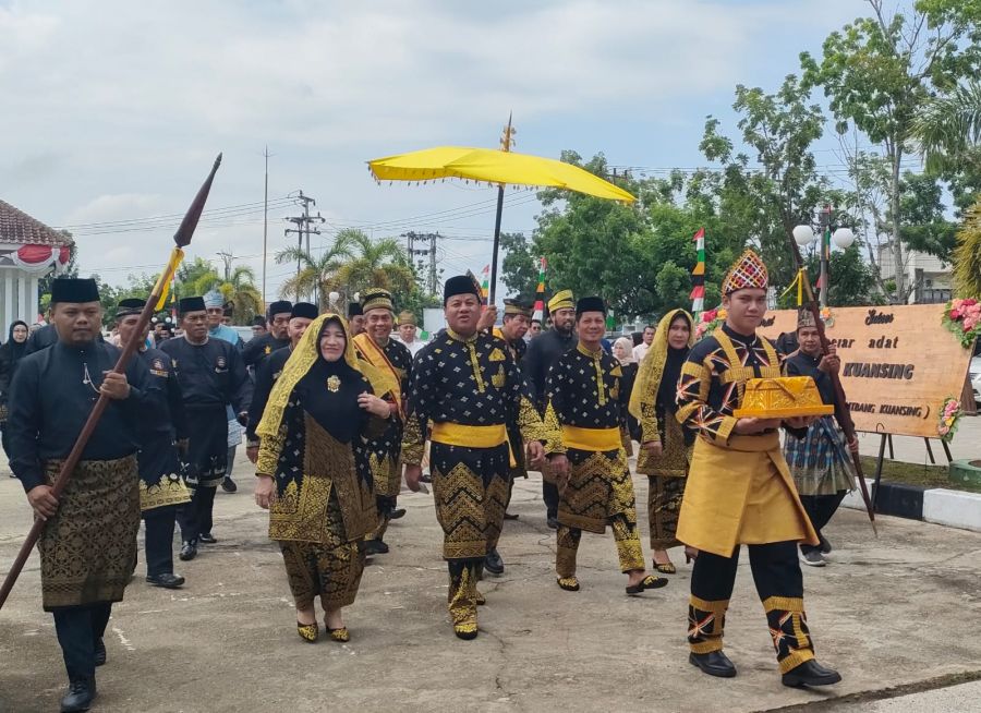 Ditabalkan Gelar Adat Oleh LAM Kuansing, Bupati Dan Wabup Sampaikan Terimakasih