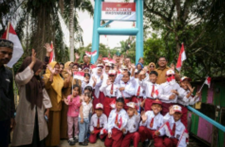 “Jembatan Dibuka, Harapan Mengalir: Akses Sekolah dan Ekonomi Warga Kini Lebih Dekat”