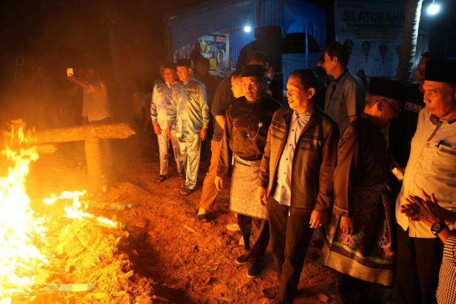 Layur Jalur Seberang Taluk Hilir, Bupati Tekankan Budaya Gotong Royong