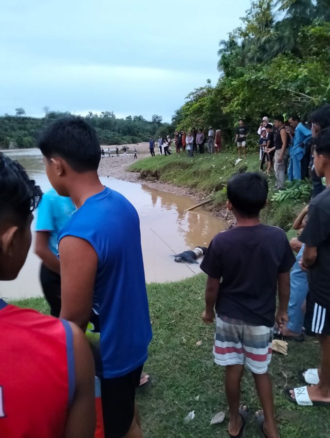 Masyarakat Hulu Kuantan Dihebohkan Dengan Penemuan Mayat Terapung Tampa Identitas