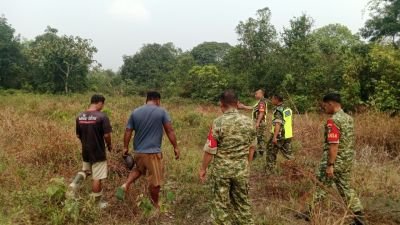 Babinsa Koramil 02/KT Patroli Cegah Karhutla di Beringin Taluk