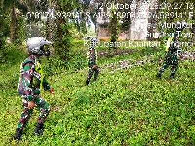 Babinsa Hulu Kuantan Patroli Karhutla di Desa Lubuk Ambacang