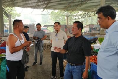 lapak-kosong-pedagang-pilih-jualan-di-luar-muklisin-bongkar-masalah-pasar-modern-teluk-kuantan